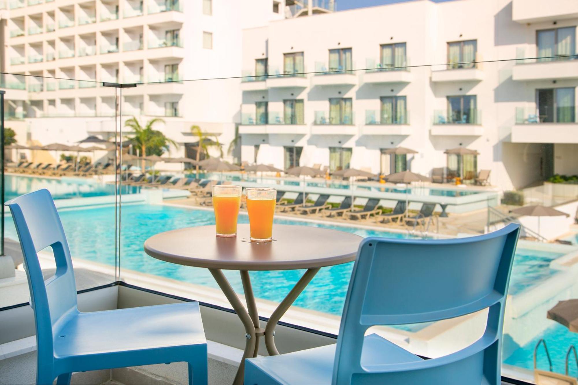 Hotel Atlantica Aqua Blue à Protaras Extérieur photo